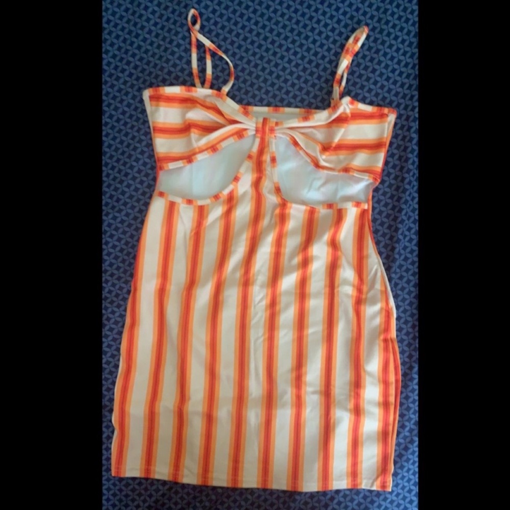 Mini Dress beautiful Design great fit on curves good for different occasions.